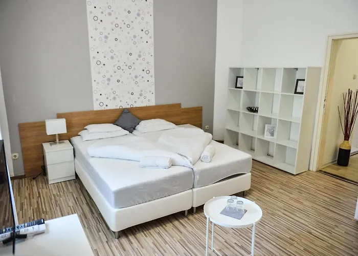 Hotel Elmeny Balaton 3*